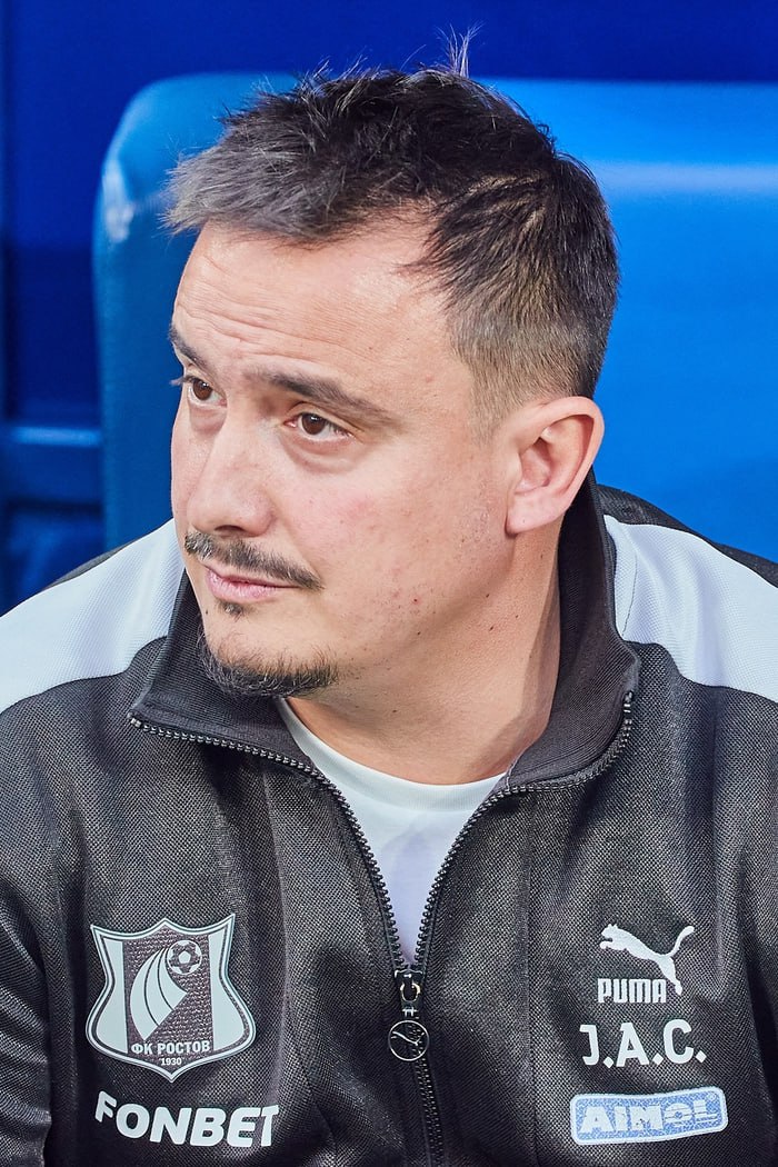 Главный тренер «Ростова» Джонатан Альба прокомментировал поражение своей команды против ЦСКА в Суперфинале ФОНБЕТ Кубка России. В интервью после матча главный тренер «Ростова» Джонатан Альба заявил, что его подопечные просто устали. «Не могу сказать, что много позволили сопернику. Но и в атаке не смогли доставить сопернику много неудобств. В первом тайме у нас было несколько хороших комбинаций, моментов. Во втором тайме появилась усталость, стали доходить до ворот соперника еще реже. Что касается пенальти, то не наше решение, чтобы такие игры завершались в серии пенальти», — сказал Альба на пресс-конференции после матча. RostovGazeta