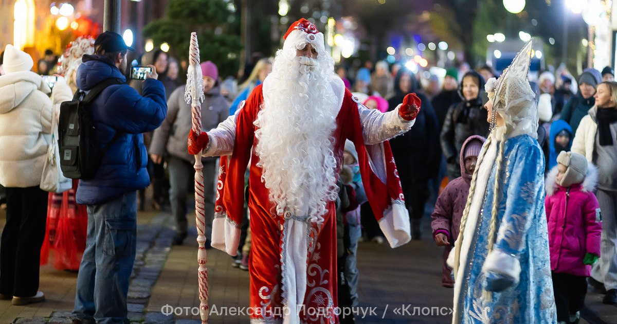 В Зеленоградске в новогоднюю ночь машины не будут пускать в центр города В Зеленоградске в новогоднюю ночь перекроют въезд в центр города Об этом предупредили в пресс службе администрации муниципалитета С 22 00 31 декабря 2025 года по 06 00 01 января 2026 года в связи с проведением праздничных новогодних мероприятий и народных гуляний в Зеленоградске временно ограничивается движение автомототранспорта в центре города говорится в сообщении Для проезда будут закрыты участок ул Ленина от перекрёстка с Железнодорожной в сторону Курортного проспекта ул Тургенева от Курортного проспекта до перекрёстка с Московской ул Крымская и участок дороги в Крымском переулке