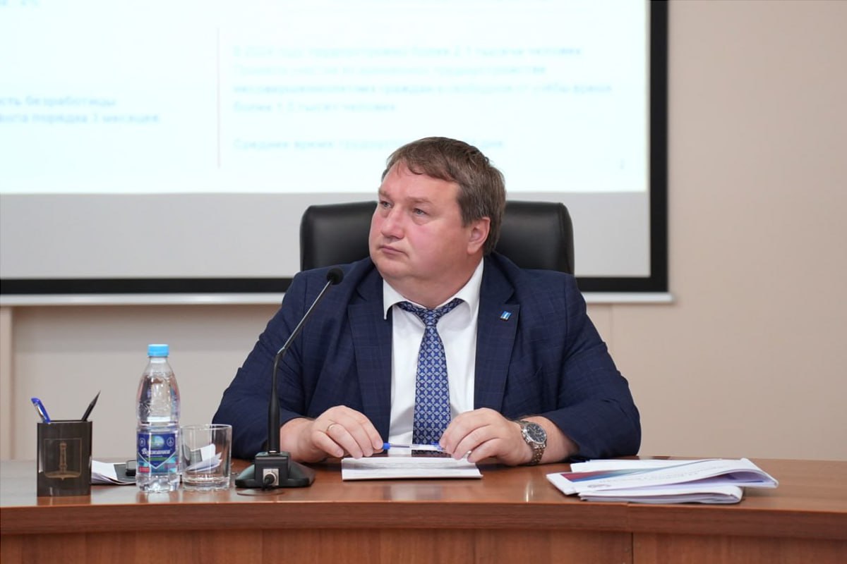 Александр Болдакин: В бюджет Ульяновска за первое полугодие поступило свыше 11 миллиардов рублей Бюджет Ульяновска в первом полугодии 2025 года пополнился на 11,201 млрд рублей. Город получает субсидии и субвенции из областного бюджета, а также работает над увеличением объемов собственных доходов. Как отметил главным глава города Александр Болдакин, Ульяновск получает средства в собственную казну главным образом через налоговые и неналоговые доходы и реализацию и сдачу в аренду муниципального имущества. Бюджет за полгода вырос на 13,8% 546,9 млн рублей относительно показателя прошлого года. Читать далее на RuNews24.ru