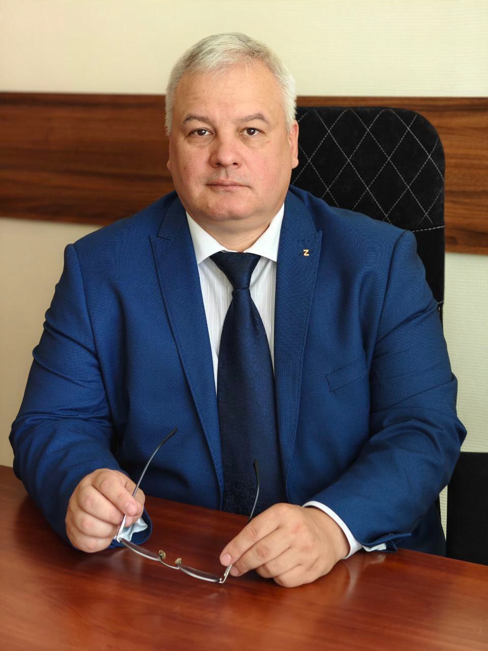 Заместителем главы города – руководителем департамента городского хозяйства и транспорта назначен Дмитрий Безруких Дмитрий Николаевич - участник СВО. Имеет госнаграды, в частности, медаль ордена «За заслуги перед Отечеством» II степени, 2023 Родился в Богучанском районе Красноярского края. В 1996 году окончил Сибирский технологический институт по специальности «инженер-технолог». В 2016 году - Академию права и управления ФСИН России. С 1997 по 2024 год проходил службу в органах внутренних дел и уголовно-исполнительной системе в Красноярске, Норильске, Ростове, Ханты-Мансийске. С 2024 года Дмитрий Безруких работал заместителем руководителя департамента городского хозяйства и транспорта по организационной работе – начальником отдела по кадровым и общим вопросам. Фото: администрация Красноярска Разные новости Красноярска