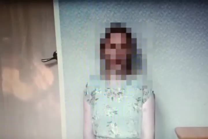 Девушка задержана за видео на капоте полицейской машины в Челябинске