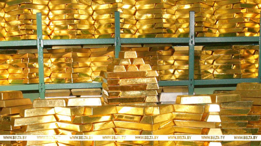 Новый исторический максимум золотовалютные резервы Беларуси увеличились до 13 9 млрд За ноябрь 2025 года золотовалютные резервы выросли на 177 2 млн 1 3 Наибольшую долю в структуре международных резервных активов Беларуси занимают активы в иностранной валюте и монетарное золото По данным Нацбанка объем иностранной валюты в резервах на 1 декабря составил 5 2438 млрд уменьшившись за ноябрь на 125 9 млн объем монетарного золота 7 2574 млрд увеличившись на 314 8 млн  Поддержать канал бустами Inst TikTok ВК OK FB