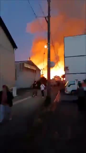 Пожар в храме Дайходзи в Такаоке: пострадавших нет, на месте работают пожарные