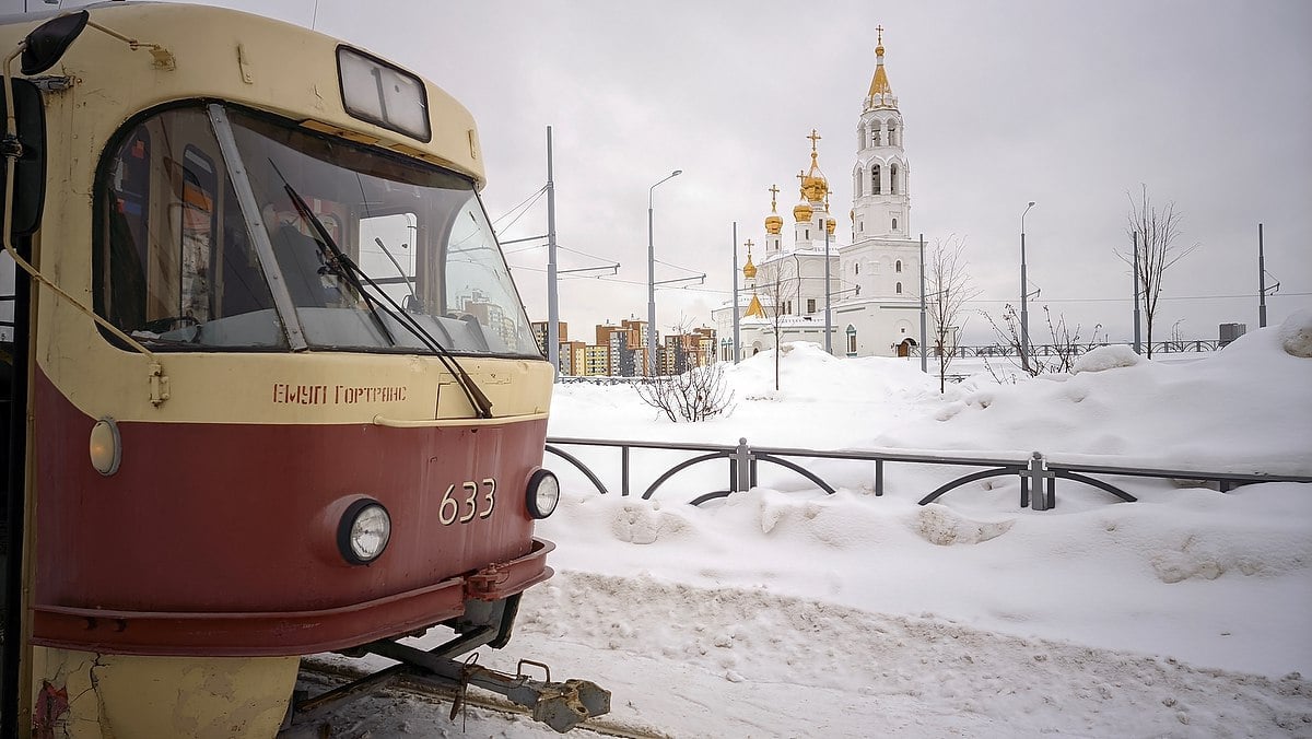 8 миллиардов рублей заплатит мэрия за работу общественного транспорта в 2025 году. Победители аукционов будут обслуживать 107 автобусных, трамвайных и троллейбусных маршрутов.   Они начнут работу с 1 февраля и получат рекордные выплаты. При этом перевозчики должны будут строго соблюдать расписание. Деньги с оплаты проездов пойдут в городской бюджет.    Новости из Екатеринбурга