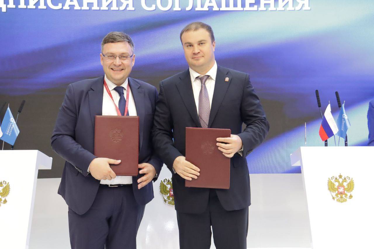 Подписали соглашение о сотрудничестве с генеральным директором Центра знаний «Машук» Антоном Владимировичем Сериковым. Омские специалисты, работающие с детьми и молодежью, смогут повышать квалификацию на базе всероссийского образовательного центра подготовки просветительских и управленческих кадров «Машук». Сотрудничество предусматривает проведение выездных образовательных модулей. Омск - Молодежная столица России, работа с молодёжью остаётся для нас главным приоритетом. Уверен, что партнерство с Центром «Машук» будет способствовать раскрытию потенциала наших юношей и девушек.