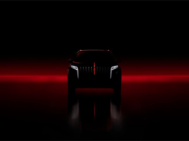 Hongqi раскрыл главные характеристики кроссовера HS7 для России  Новый премиальный кроссовер Hongqi HS7, который в начале 2025 года получил ОТТС  Одобрение типа транспортного средства  в России, в скором времени ожидается у дилеров. Готовя потенциальных покупателей к официальному старту модели, компания раскрывает подробности, связанные с экстерьером, интерьером и технической начинкой новинки.  Подробнее на сайте autostat.ru