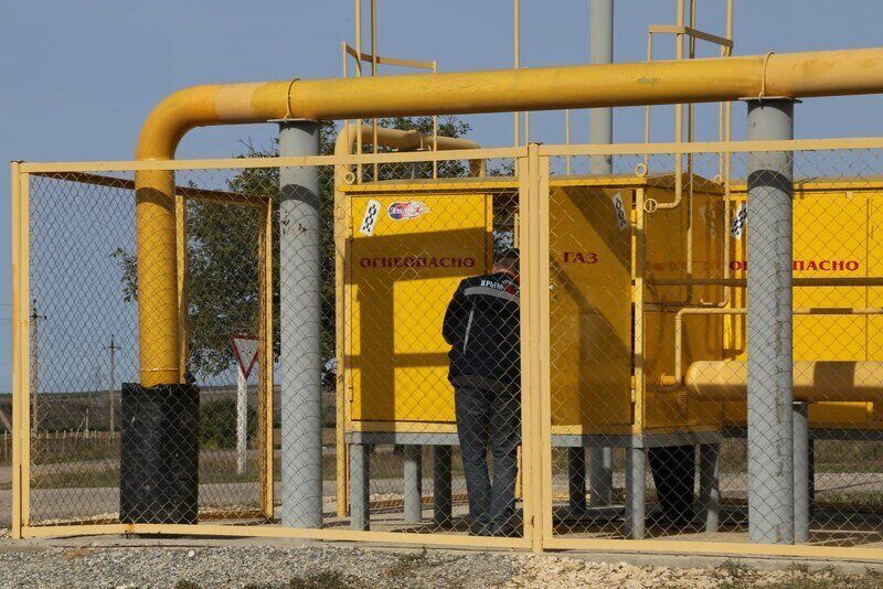 Под Симферополем началось строительство газопровода В Симферопольском районе началось строительство сетей газоснабжения, сообщили в Правительстве Крыма. " Так, работы проходят в селе Мазанка. Объект разделен на 4 очереди строительства, подрядчики приступают к обустройству межпоселкового газопровода от Трудового до Мазанки, а также к газификации около 200 домовладений", - отметили там. Завершение работ ожидается в первом квартале 2027 года. Читайте также наше интервью с министром топлива и энергетики РК... Подробнее>>>