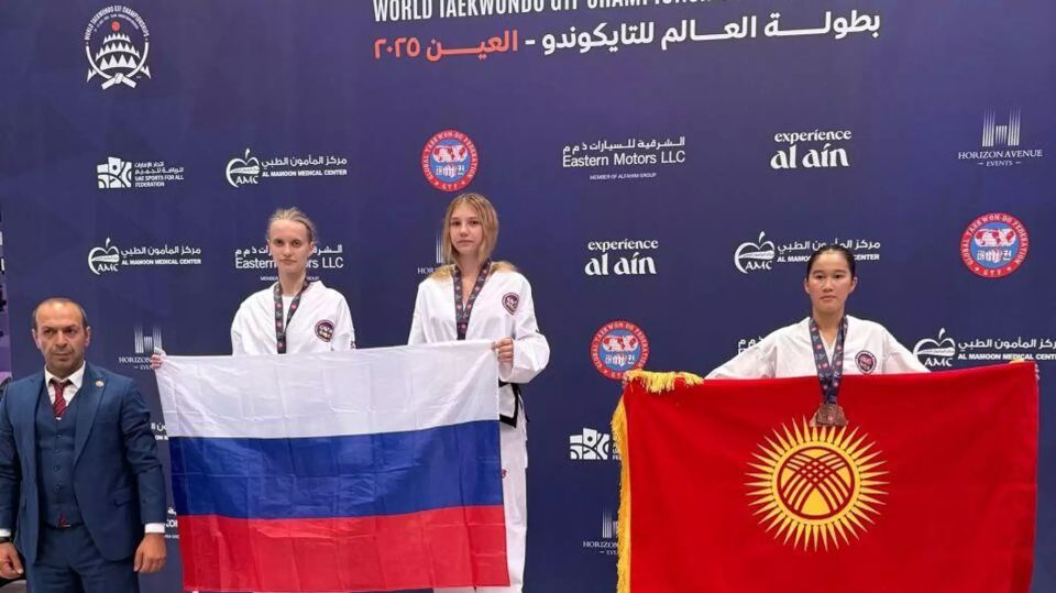 Спортсменка из Крыма победила на чемпионате мира по тхэквондо в Эмиратах СИМФЕРОПОЛЬ, 26 июл – РИА Новости Крым. Спортсменка из Симферополя Амина Исмаилова завоевала золотую медаль на чемпионате мира по тхэквондо ГТФ стиль тхэквондо, который сочетает спортивные и боевые элементы , который проходит в Объединенных Арабских Эмиратах. Об этом сообщает пресс-служба администрации Симферополя. "Выпускница 2025 года Гимназии №11 имени Тренева города Симферополя Исмаилова Амина стала чемпионкой мира по тхэквондо ГТФ, который проходил в городе Аль-Эйн, ОАЭ", - говорится в сообщении. В пресс-службе также отметили, что симферопольская спортсменка выполнила норматив мастера спорта России. С 22 по 27 июля в Аль-Эйне ОАЭ проходят чемпионат и первенство мира по тхэквондо ГТФ. Крупнейшие международные ... Подробнее>>>