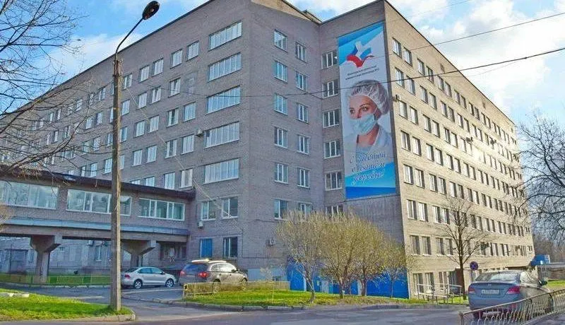 10 школьников из химкинского музыкального ансамбля госпитализировали с отравлением в Череповце Baza У детей острый гастрит рвота и боли Один из пострадавших попал в реанимацию с сильной рвотой Врачи склоняются к версии пищевого отравления дети обедали в одном из заведений Череповца где им подали мясо с гарниром и суп Кафе уже собирается проверить Роспотребнадзор Не грузятся фото видео Мы в Max