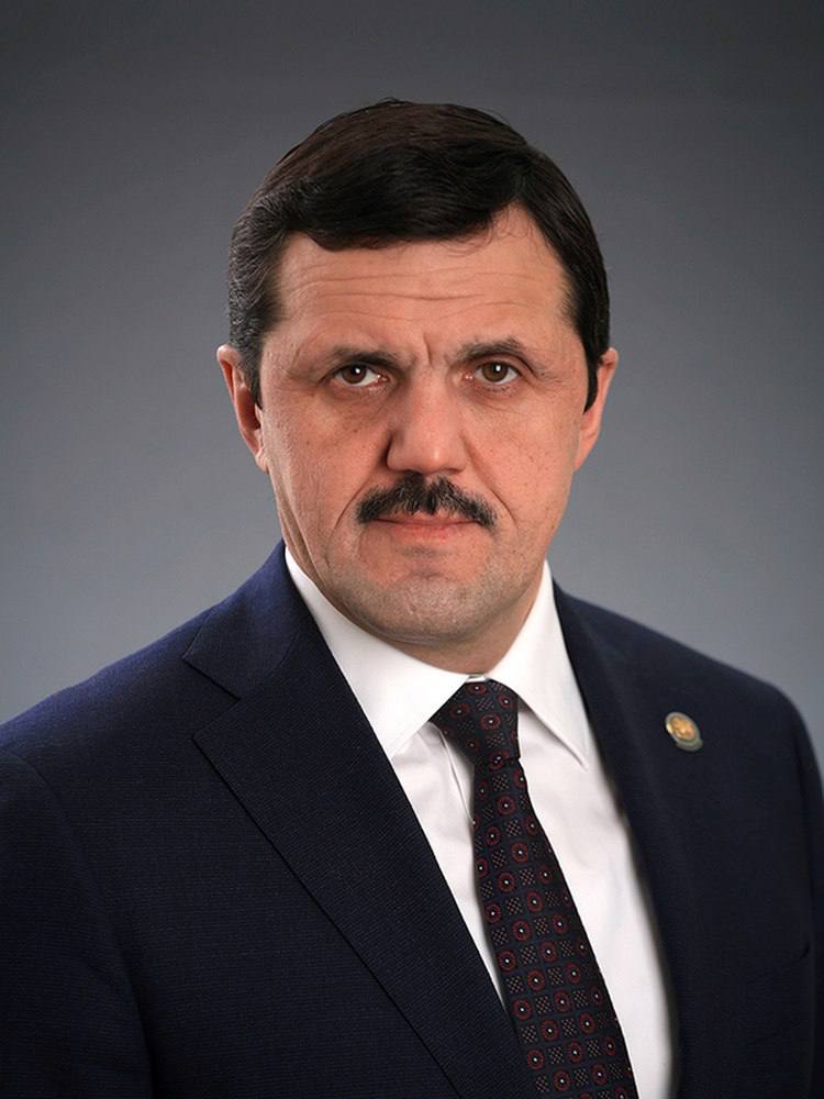 На должности вице премьера РТ руководителя аппарата кабинета министров РТ утвержден Шамиль Гафаров Он занимает эту должность с 2010 года Депутаты проголосовали единогласно Tatarstan News
