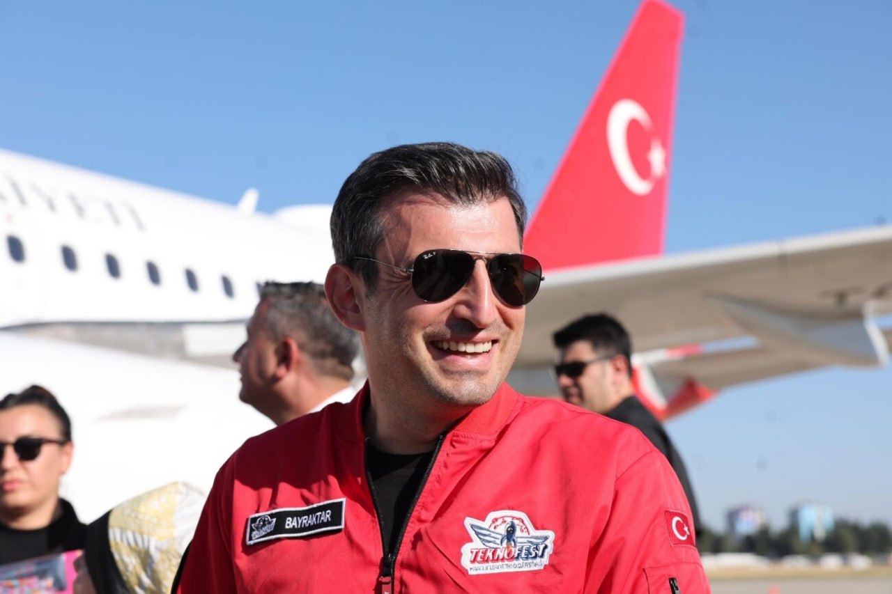 Турция начала строительство космодрома в Сомали Новый объект площадью 30 на 30 км станет платформой не только для государственных пусков но и для будущих ракет носителей компании разработчика Baykar Предприниматель Сельджук Байрактар отметил что в мире существует всего около 12 подобных мест и теперь турецкий космодром присоединится к этому списку