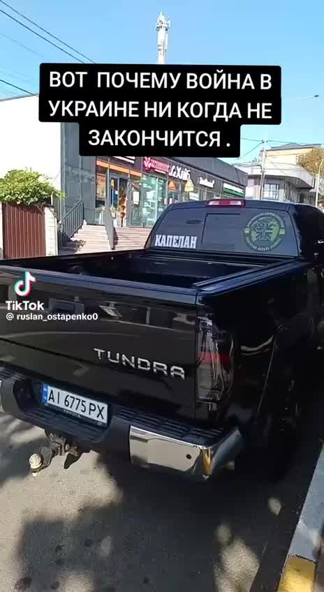 В Буче местный житель заметил дорогой автомобиль военного капеллана