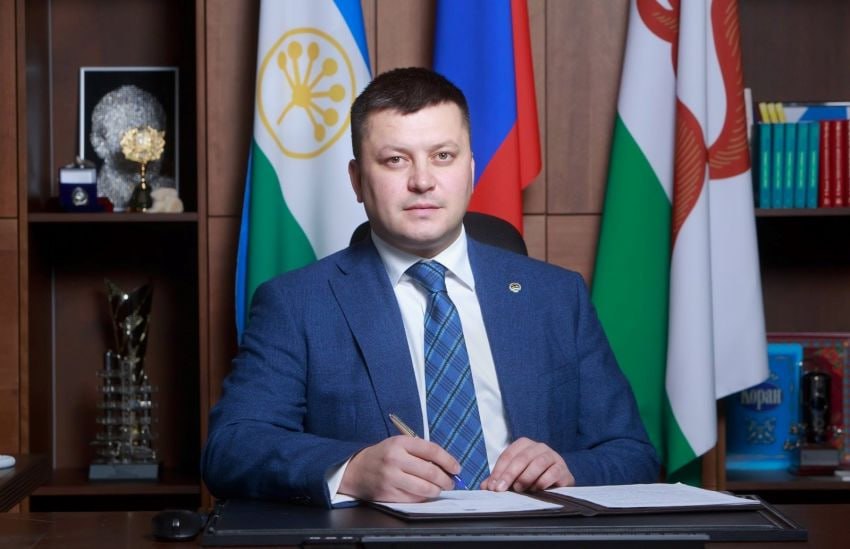 Ратмир Мавлиев занял третье место в рейтинге мэров России по итогам года Специалисты подчеркивают молодость энергию требовательность и высокие организаторские способности градоначальника Эксперты отмечают его инициативность самостоятельность и творческий подход при решении городских проблем Первое место занял мэр Грозного Хас Магомед Кадыров второе Сергей Собянин Вся Уфа UFA RB Подписаться Прислать новость При отключении интернета доступен наш канал в Max