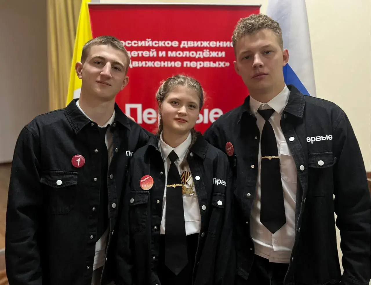 На Ставрополье студенты вышли в финал всероссийского конкурса Первый студенческий Трое студентов Минераловодского колледжа железнодорожного транспорта Константин Белоусов Валентина Черная и Иван Тропин успешно преодолели региональный этап всероссийского проекта Первый студенческий и вышли в финал Ребята являются активистами первичного отделения Движения Первых в своем колледже Команда Орлы представила на суд жюри инициативу Тропа Первых направленную на развитие туристических походов в районе Кавказских Минеральных Вод Проект предполагает создание платформы для обмена географическими и историческими знаниями между молодежью из разных регионов страны В финале конкурсантам предстоит защитить свой проект перед федеральным жюри доказав его значимость для популяризации туристического потенциала Ставрополья и укрепления межрегиональных молодежных связей Финал в Москве это отличная возможность заявить о себе Желаем команде уверенности вдохновения и победы которая откроет новые возможности для всего региона Подписывайтесь на наш канал в МАХ