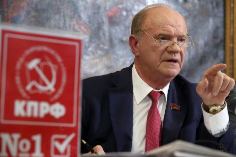 Хабаровский краевой комитет КПРФ from КПРФ Геннадий Зюганов не согласен с использованием мессенджера Мах в интересах «Единой России» Председатель ЦК КПРФ Геннадий Зюганов в интервью «Красной Линии» потребовал навести порядок с внедрением национального мессенджера Max и его преференциями в пользу «Единой России». - Геннадий Андреевич, в настоящее время российские разработчики из компании «Вконтакте» осуществляют внедрение мессенджера Мах. Ситуация вокруг запуска новой цифровой платформы уже сопряжена с некоторыми странностями... Да, я понимаю ваш вопрос. Надеюсь, что мы все за цифровой суверенитет страны. Однако «Единая Россия» вновь демонстрирует презрение к демократическим нормам. Под правильными лозунгами защиты нашей информационной среды она протаскивает методы диктата. Правящая партия желает получать эксклюзивные каналы... подробнее на канале: Хабаровский краевой комитет КПРФ @