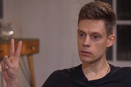 Суд заочно арестовал Юрия Дудя на два месяца по статье о несоблюдении законов об «иноагентах» Басманный суд Москвы назначил меру пресечения журналисту Юрию Дудю по делу об уклонении от обязанностей, предусмотренных законом об иноагентах. Как сообщили в суде, в отношении Дудя избрано заключение под стражу сроком на два месяца — с момента его экстрадиции в Россию или задержания на территории страны. Журналисту предъявлено обвинение по части 3 статьи 330.1 УК РФ уклонение от исполнения обязанностей иноагента . UPD: Юрия Дудя также объявили в международный розыск. — Признан властями РФ иноагентами. Подписаться Помочь RusNews