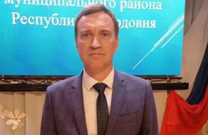 Главой Большеберезниковского района избран Александр Ломаткин. Напомним, в июне он был принят на должность первого заместителя главы Большеберезниковского района, после этого назначен временно исполняющим полномочия главы.