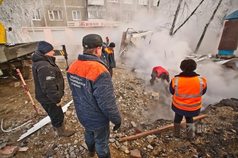 В Свердловской области обновят 60 км коммунальных сетей.  Губернатор Евгений Куйвашев направил 1,5 млрд рублей на капитальный ремонт сетей в 16 муниципалитетах. Улучшенное водо- и теплоснабжение получат 39 000 жителей.  Фото: КП-Екатеринбург   Подписаться   Новости Екатеринбурга