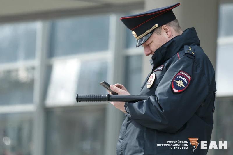 ‼ После публикации ЕАН полиция начала проверку турагента, которую екатеринбуржцы обвинили в мошенничестве Как сообщили ЕАН в пресс-службе городского УМВД, турагента Светлану Брызгалову проверяют сотрудники отдела экономической безопасности и противодействия коррупции. Они уже запросили у нее необходимые документы. ЕАН сообщал, что более 20 жителей Екатеринбурга остались без путевок в Турцию, Таиланд или на Гоа. Денег за сорванный отдых им не вернули. В разговоре с туристами Брызгалова говорила, что работает от крупных туроператоров - AnexTour и «Интурист». Однако в этих компаниях открестились от нее.