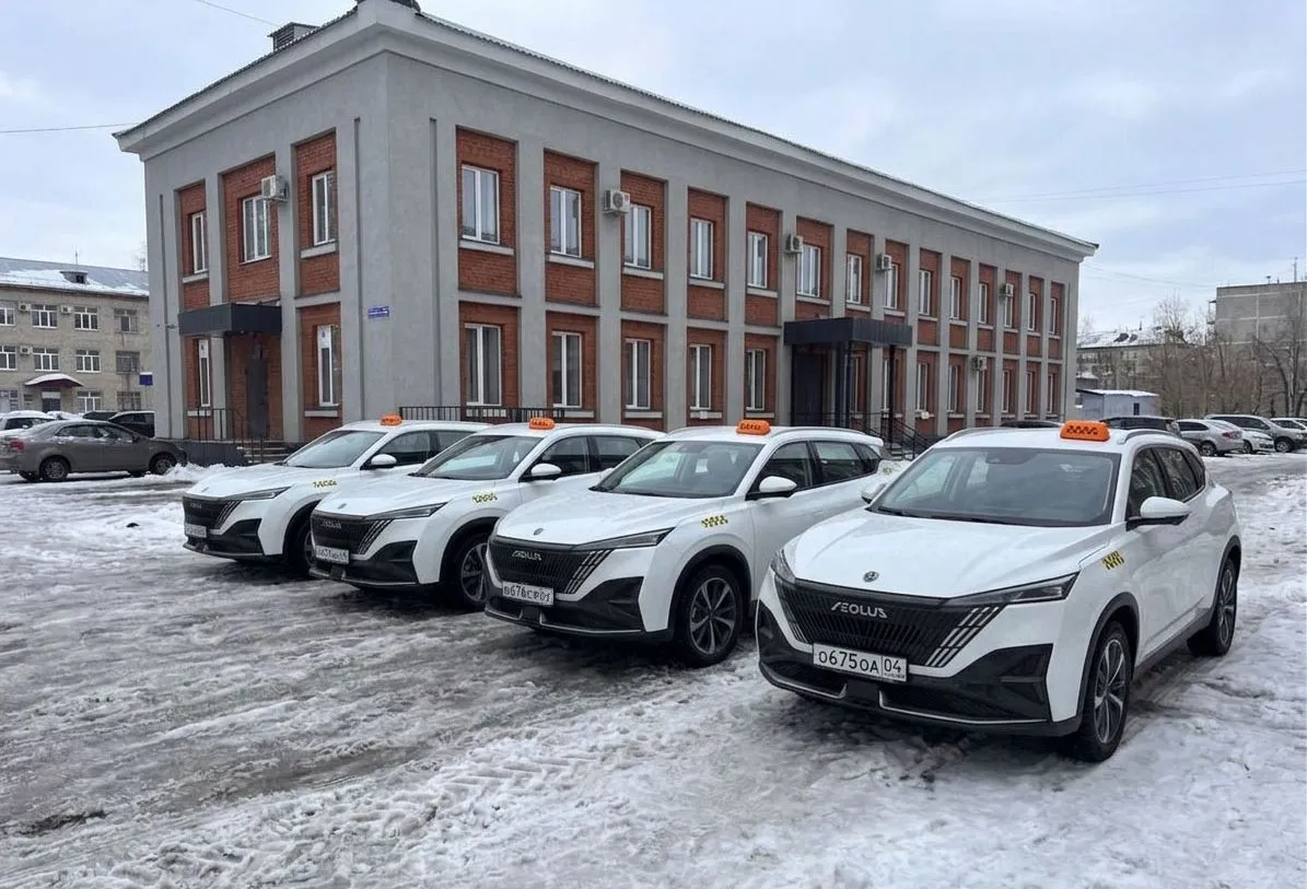Кроссоверы Dongfeng Mage начали работу в таксомоторных парках Сибирского и Дальневосточного федеральных округов Официальный импортер бренда в России передал партию из более чем 200 автомобилей новосибирскому сервису аренды Аурус Машины уже выходят на линии в Новосибирске Омске Красноярске Барнауле Владивостоке Хабаровске и других городах восточной части страны Наш сайт Канал Китайские автомобили Канал в Max dongfeng chinamashina news