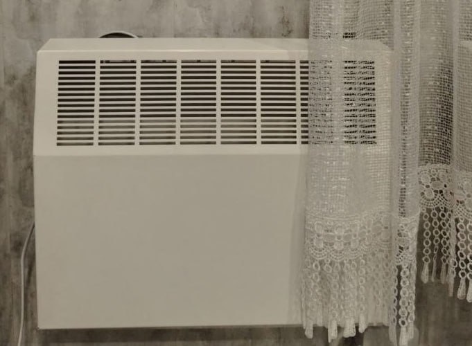 В агрогородке Малые Немки Ветковского района завершена масштабная модернизация системы энергоснабжения В рамках Государственной программы по преодолению последствий катастрофы на Чернобыльской АЭС 109 домов переведены на полное электроотопление Специалисты Гомельэнерго реконструировали 8 километров электрических сетей что позволило обеспечить необходимую пропускную способность для надежного энергоснабжения потребителей Во всех жилых домах проведено переоснащение систем отопления в домах с водяным отоплением установлены автоматизированные электрические котлы в остальных домах смонтированы электроконвекторы электроводонагреватели и электроплиты Переход на электроотопление позволил жителям полностью отказаться от твердого топлива