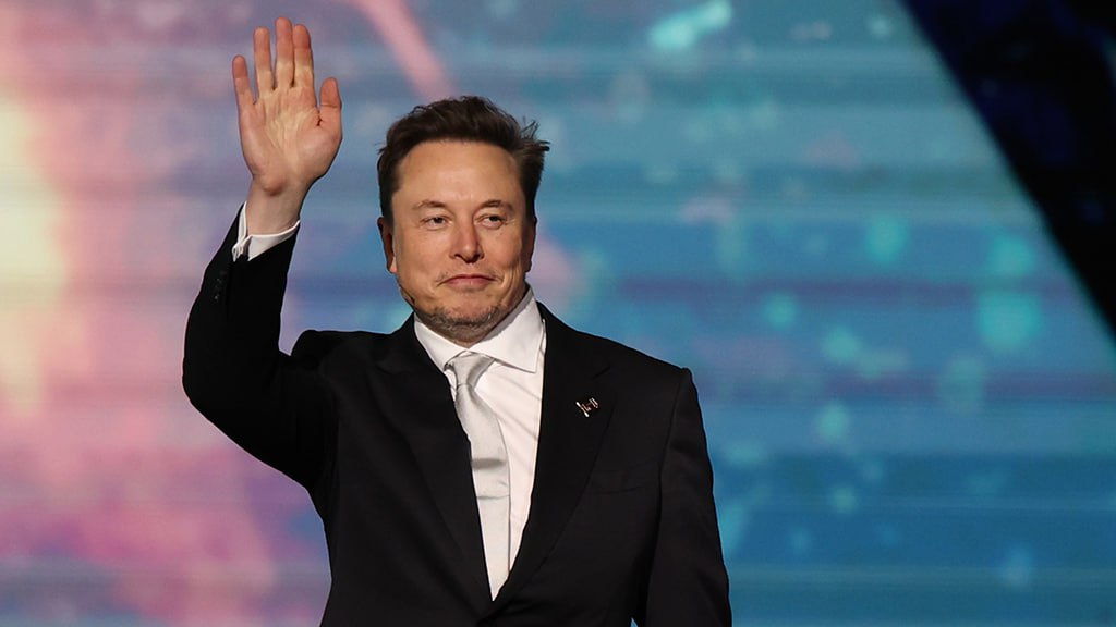 Илон Маск стал первым человеком в истории с состоянием более 600 млрд сообщает Forbes Основной вклад дали рост капитализации Tesla SpaceX и xAI Ранее стало известно что SpaceX начала отбор банков для подготовки к IPO в случае успешного размещения Маск может стать первым в мире триллионером ecotopor