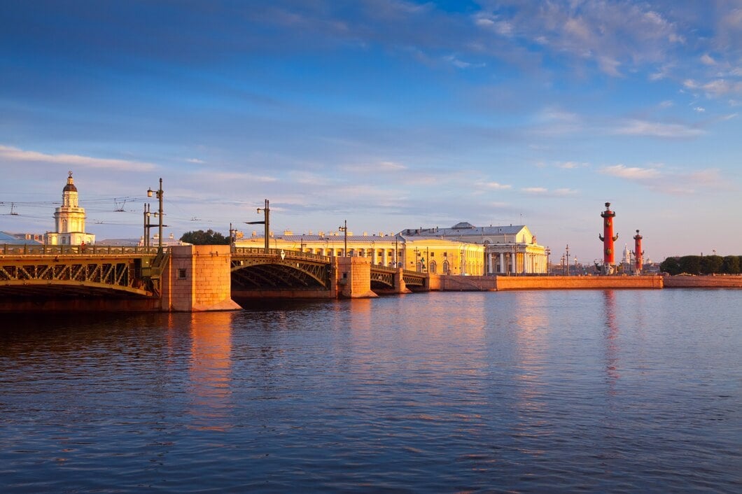 Сезон развода мостов закроется сегодня вечером   Сегодня, 29 ноября, последний раз в сезоне навигации разведут мосты . С начала апреля сооружения разводились 2200 раз.  Наиболее часто мосты разводили в сентябре - 335 раз. Лидирующими по количеству разводок за весь сезон стали Дворцовый  399 , Благовещенский  373  и Володарский  331  мосты.  #Центральный_РК