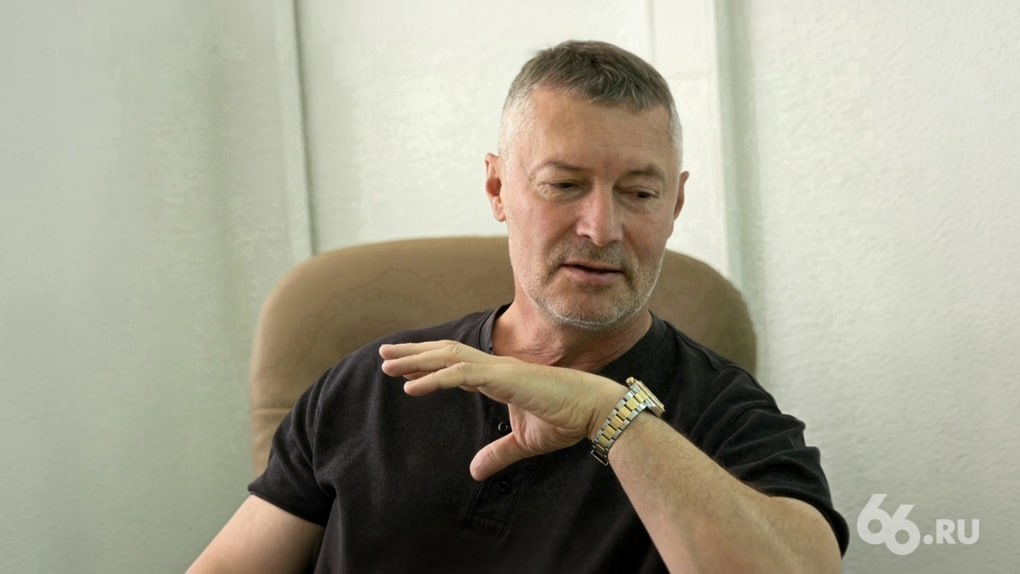 ‍  «Фонд Ройзмана» ликвидировали окончательно  Команда экс-мэра Екатеринбурга Евгения Ройзмана  не смогла оспорить постановление Октябрьского районного суда от 14 апреля. Свердловский облсуд утвердил решение, оставив его без изменений. Заседание прошло в закрытом режиме без допуска прессы, рассказала  .RU помощница Ройзмана Катя Нечитайло.  Экс-мэр провел последний прием 1 августа и закрыл благотворительную организацию еще до апелляции. Сотрудники фонда, помогавшие людям на протяжении 10 лет, не согласны с обвинениями Минюста о нецелевых тратах. Новый фонд Ройзман открывать не будет.    признан Минюстом иностранным агентом    Новости из Екатеринбурга