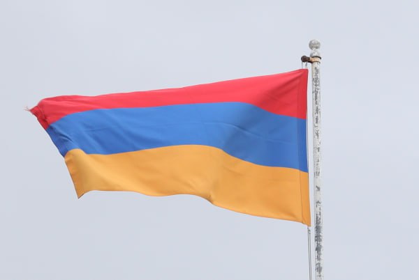 Армения заявила о желании стать членом ШОС  Информация об этом появилась в Telegram-канале МИДа республики.  «Разделяя основополагающие принципы Шанхайской организации сотрудничества, а именно территориальную целостность, неприменение силы и нерушимость границ, Армения выразила желание стать членом ШОС», — говорится в публикации.  Шанхайская организация сотрудничества была создана в 2001 году. В её состав входят десять государств: Казахстан, Китай, Киргизия, Россия, Таджикистан, Узбекистан, Пакистан, Индия, Иран и с 2024 года Белоруссия.  Заседание глав государств – членов ШОС пройдёт в конце августа – начале сентября в Китае.    Подпишись на «Говорит Москва»