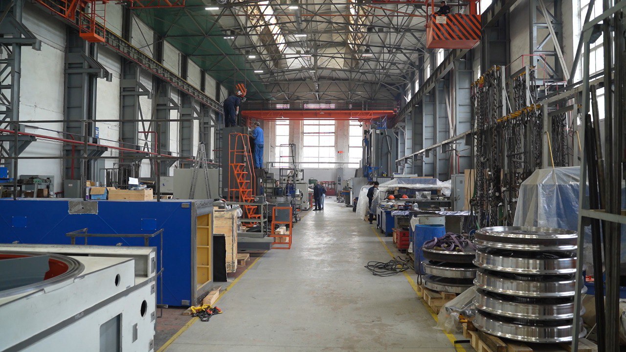 Семь предприятий Северной Осетии увеличили выработку на 47 К началу 2026 года семь предприятий полностью завершили участие в федеральном проекте Производительность труда который входит в национальный проект Эффективная и конкурентная экономика В результате время протекания производственных процессов сократилось на 39 а объемы незавершенного производства снизились на 32