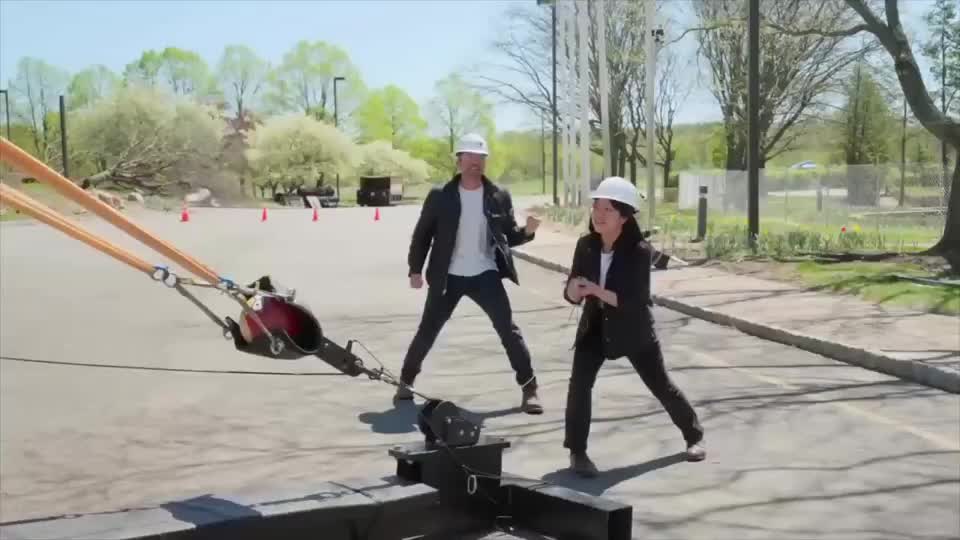 Марк Робер с помощью Angry Birds взорвал отель Sheraton Mahwah в Нью-Джерси