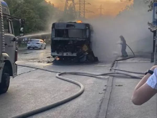 В Ростове на Вятской сгорел автобус №28. К счастью, в результате пожара никто не пострадал.