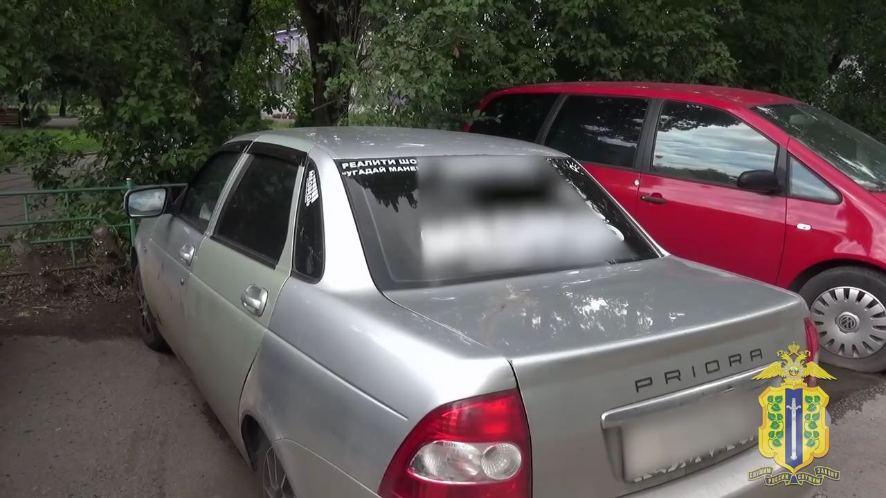 Липецкий водитель поплатился за матерную наклейку на автомобиле     Скандальный случай с автомобилем, украшенным нецензурной надписью, получил продолжение. После публикации в СМИ полиция оперативно выявила нарушителя – им оказался 19-летний липчанин.  ↗  Прислать новость   Подписаться