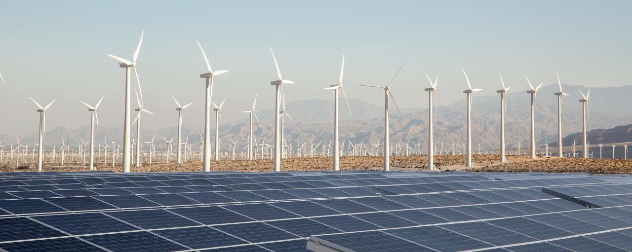China Energy планирует построить в Казахстане две электростанции за 1 млрд Как сообщило Министерство энергетики Казахстана речь идёт о строительстве солнечной электростанции номинальной мощностью 300 мегаватт в Туркестанской области ветряной электростанции номинальной мощностью 500 мегаватт в Карагандинской области Предположительные сроки реализации проекта казахстанские власти не озвучивают Читайте также Менее 7 электроэнергии в Казахстане генерируют малые ГЭС фото и ветроэлектростанции Logistan info Логистика Экономика