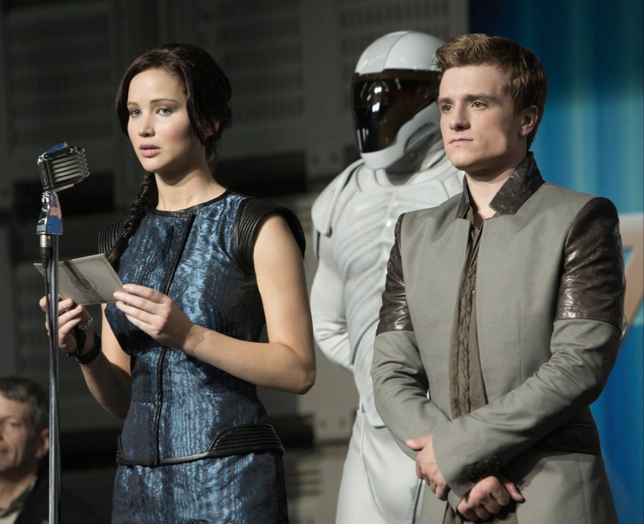 Дженнифер Лоуренс и Джош Хатчерсон официально вернутся в роли Китнисс и Пита в фильме Голодные игры Восход солнца Для тех кто не является поклонником Голодных игр это как возвращение Рианны к музыке объясняют поклонники ВПШ