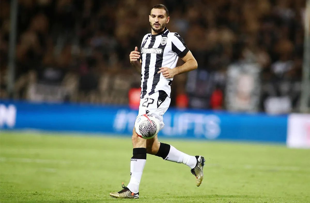 ПАОК на выезде вырвал победу над Левадиакосом в матче 12 го тура чемпионата Греции со счетом 3 2 В составе черно белых дубль оформил российский полузащитник Магомед Оздоев отличившийся на 45 й и 55 й минутах Ворота Левадиакоса защищал российский вратарь Юрий Лодыгин Оздоев забил уже 7 голов в Суперлиге и идет на 2 м месте в списке бомбардиров ПАОК набрал 29 очков и занимает 2 ю строчку в турнирной таблице Суперлиги отставая от Олимпиакоса на 2 очка