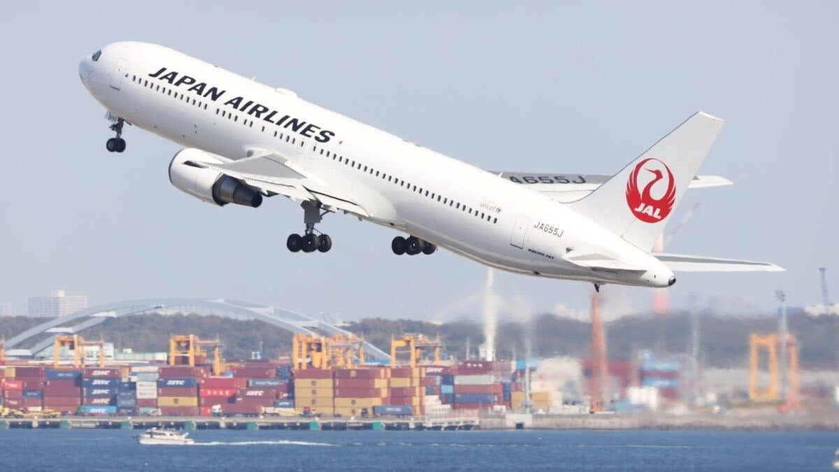 Авиакомпания Japan Airlines подверглась кибератаке, из-за чего все рейсы были отменены, сообщают японские СМИ.