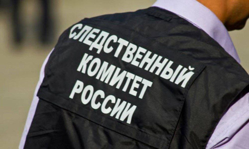 Завершено расследование в отношении 34 летнего жителя с Кызыл Озек совершившего насилие над сотрудником полиции Мужчина проявил агрессию к гаишнику который остановил его автомобиль по ул Ленина в Горно Алтайске для проверки документов Водитель был с признаками алкогольного опьянения Он повёл себя неадекватно и применил физическую силу к стражу правопорядка Сотрудник получил телесные повреждения Теперь сельчанина ждёт суд В отношении него возбуждено уголовное дело по ч 2 ст 318 УК РФ Санкцией данной статьи предусмотрено наказание в виде лишения свободы на срок до 10 лет
