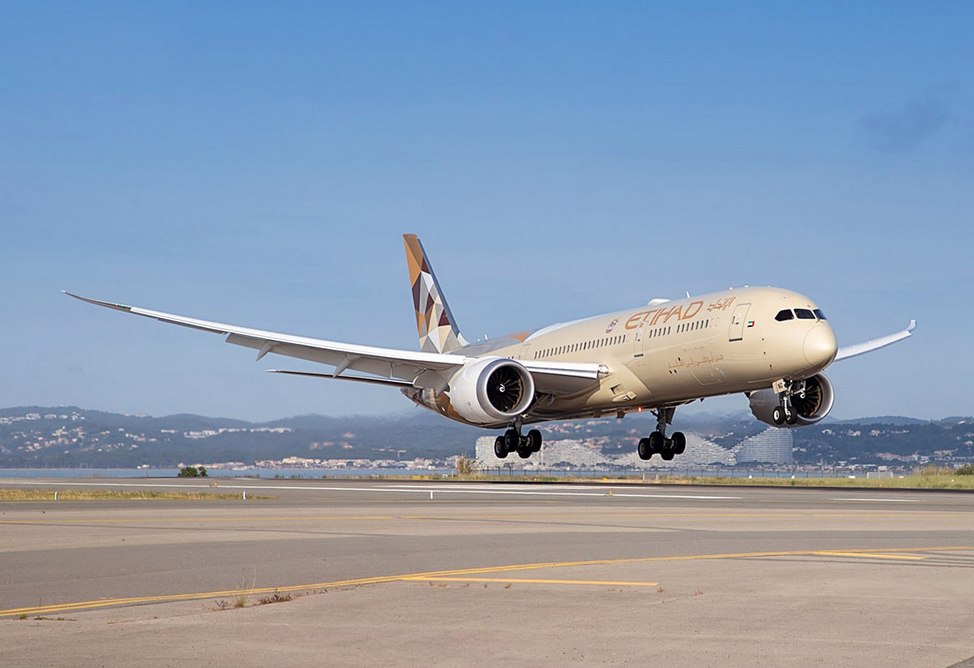 Etihad Airways запустит прямой рейс из Абу-Даби в Ереван "С ноября 2025 года мы запускаем рейсы по 7 направлениям - w в Ереван, Тбилиси, Алматы, Баку, Бухарест, Медину и Ташкент", - говорится в заявлении национальной авиакомпании ОАЭ штаб-квартира в Абу-Даби .