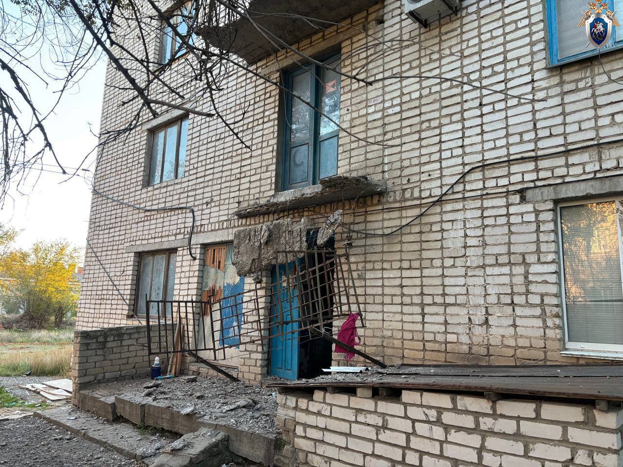 Интернет газета Степные вести Новости В одном из домов Калмыкии обрушился балкон Три ребенка пострадали при обрушении балкона жилого дома в Элисте Инцидент произошел сегодня вечером В результате происшествия с высоты упали и получили травмы трое детей Они с различными ушибами и травмами доставлены в больницу У вас есть новость которой вы хотите поделиться Расскажите нам Stepnyevesti bot Подписаться на stepnyevesti Калмыкия Калмыкия Элиста регион08 Степные вести c источник