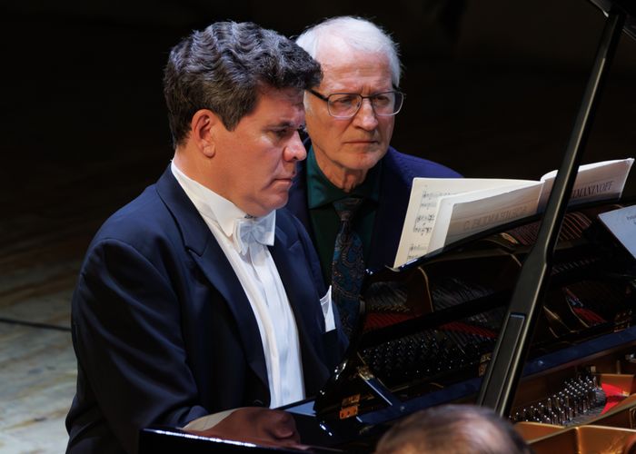 В Тюмени стартовал Фестиваль Дениса Мацуева 4 декабря пианист впервые исполнит Пятый концерт Бетховена на сцене городской филармонии Произведение вошло в репертуар Мацуева только в 2025 году