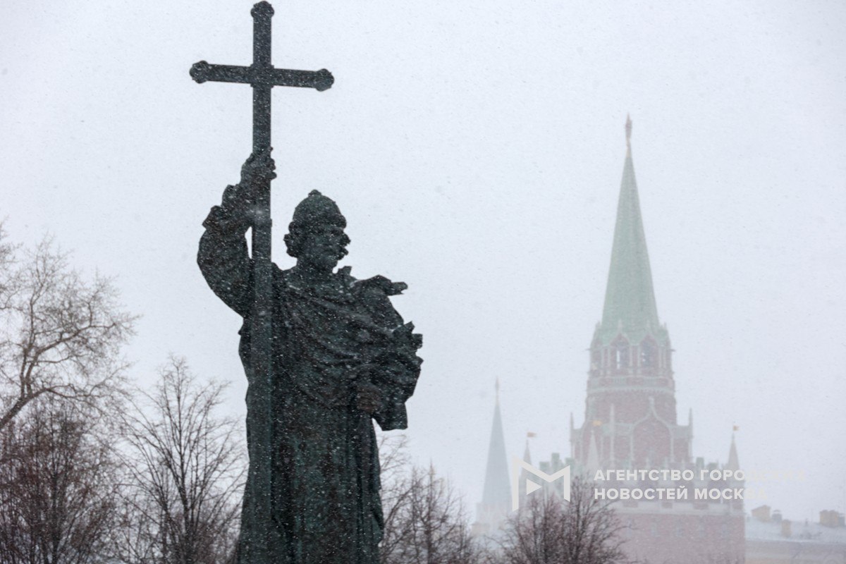 Пик зимних холодов в Московском регионе пройден.  Прошедшей ночью в столице, на ВДНХ, минимальная температура воздуха составила -11 градусов, в городе было менее морозно, чем накануне, отмечает синоптик Татьяна Позднякова. Ранее она сообщала, что температура вырастет примерно на 10 градусов в приземном слое воздуха в Москве к следующим выходным.    «Москва»