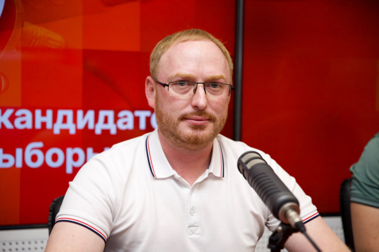Антон Минаков, координатор регионального отделения ЛДПР: «У нас выдвинуто 152 кандидата, 99% из них, думаю, пройдут регистрацию. Мы участвуем во всех 13 кампаниях. Все кандидаты – это местные жители. Каких-то особенных проблем у нас не было, будем работать на победу». «Все наши заявление про то, что мы станем второй партией – это не голословные заявления. Мы ведем рейтинг, отслеживаем статистику. Мы вот устроили грандиозный праздник. Псковичам мероприятие очень понравилось, а мы получили большой опыт. Вот это один из показателей, как мы укрепляем работу. Лучшая агитация – это плотная работа с населением, не только в предвыборный период, а на протяжении лет. Без Жириновского не пойдем никуда. Это наш основатель, мой учитель. Почему мы должны его забывать? Особенно в сложные предвыборные периоды. Мы не собираемся его забывать и вычеркивать из нашей истории – это подло. И непонятно почему мы должны это делать. У него очень большой рейтинг одобрения у населения, его пророчества продолжают сбываться.  Мы очень уважаем Леонида Эдуардовича, он взял на себя серьезную ношу. Но нашего основателя ни мы, ни Россия не забудем никогда».