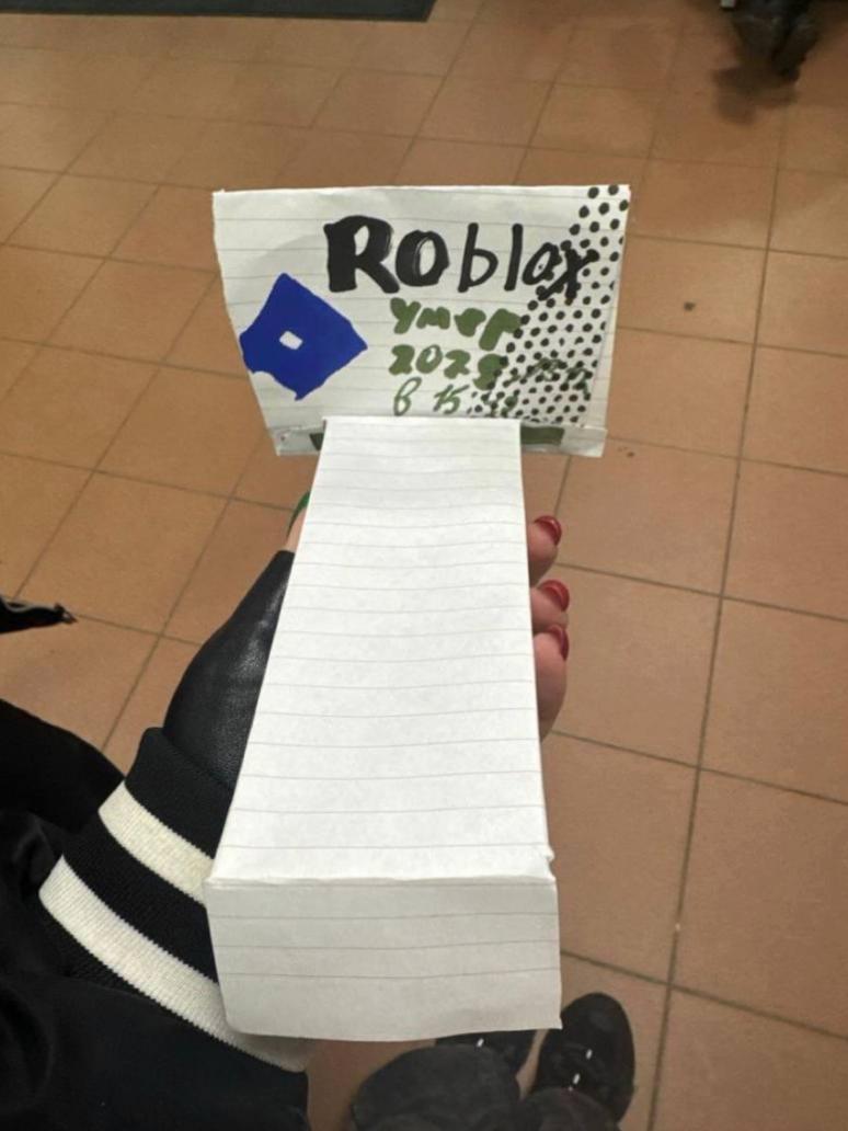 Российские дети начали устраивать в школах похороны Roblox F Подпишитесь на нас в ТГ MAX ВК Прислать материал