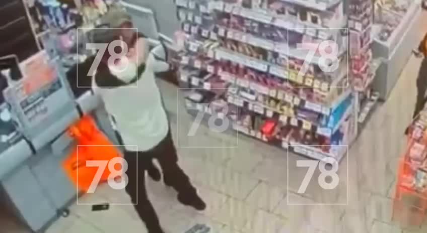 Задержание мужчины с учебной гранатой в гипермаркете «Лента» в Томске