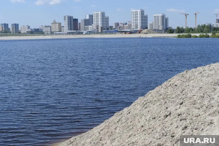 Открытие первого бесплатного городского пляжа состоялось Техническое открытие первого городского пляжа в Тюмени 21 июня состоялось. Несмотря на перенос праздничных мероприятий из-за погоды, пляж открыт для желающих искупаться. МЧС и спасатели уже дежурят на месте. Пока не поставлен пирс, так как вода слишком близко, однако зона отдыха уже готова.