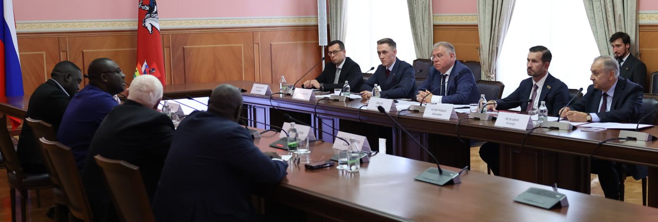 В Московском парламентском центре состоялась встреча с делегацией из Республики Гана    Во встрече приняли участие столичные парламентарии, а также представители Республики Крым.