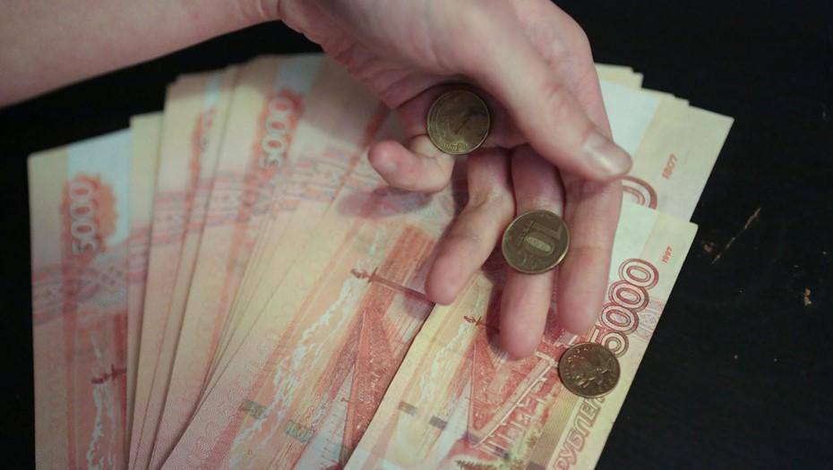 Россияне в среднем тратили 40 4 тысячи рублей в месяц в 2025 году сообщило агентство РИА Новости со ссылкой на исследование СберИндекса Расходы выросли на 13 9 год к году подсчитали аналитики Размер потребительских трат по возрастам выглядит так от 15 до 24 лет 28 9 тысячи рублей от 25 44 лет 52 тысячи рублей от 45 до 64 лет 40 8 тысячи рублей старше 65 лет 25 5 тысячи рублей Надежда Ишкиняева Подписаться на ДП в Telegram MAX