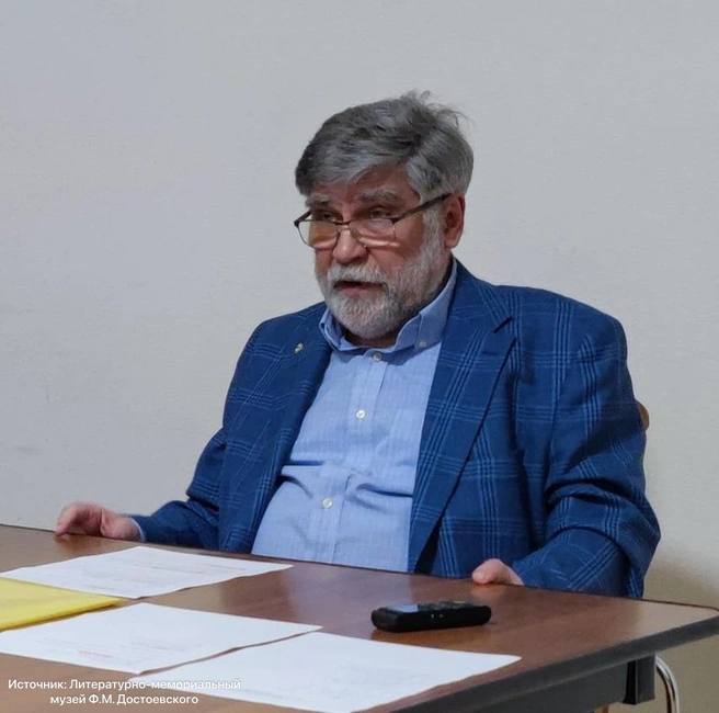 Скончался крупнейший специалист по Петербургу Достоевского Борис Тихомиров Доктору филологических наук президенту Российского общества Федора Достоевского и заместителю директора по научной работе Литературно мемориального музея Достоевского было 72 года Фонтанка консультировалась с ним при подготовке статей о писателях При его участии были выпущены гид по петербургским местам Идиота Нагрянь к Рогожину найди князя Мышкина маршрут По следам Достоевского Где жил бывал и каким человеком запомнился писатель а также путеводитель Скитания поэта успех гражданина Какие места Петербурга связаны с именем Николая Некрасова fontankaspb