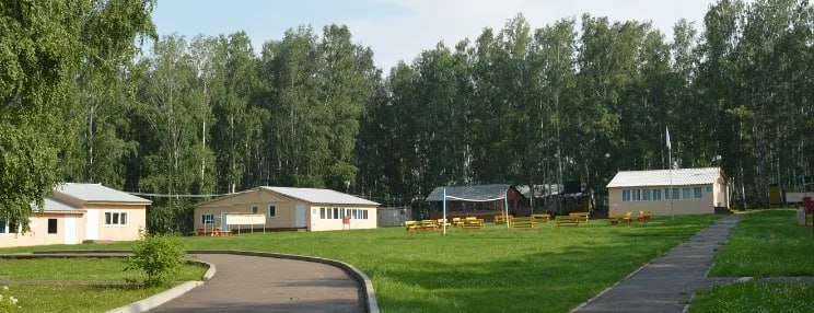 Стали известны даты записи в летние оздоровительные лагеря Красноярска Подать первое заявление можно уже 2 февраля До 15 апреля родители могут через школу подать заявку на предоставление путевки не в муниципальные лагеря список которых определит конкурс Трехнедельный отдых обойдется в 40 719 рублей но родителям нужно оплатить лишь 30 12 215 рублей 70 копеек Для подачи заявки необходимо заполнить заявление в школе и приложить к нему копии паспорта родителя и свидетельство о рождении а также документ который подтверждает льготное право Путёвка предоставляется один раз в год для детей в возрасте от 7 до 18 лет Оставить обращение Мы в MAX